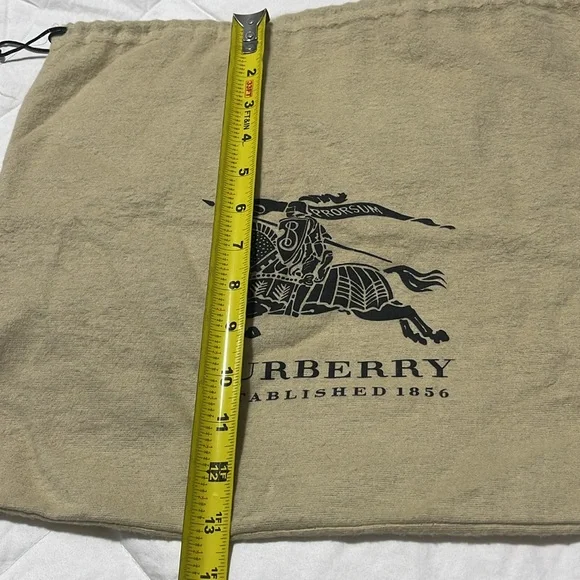 BURBERRY CROSSBODY AUTHENTIC LARGE CLUTCH SIGNATURE PATERN REMOVABLE STRAP EUC. - Picture 13 of 17